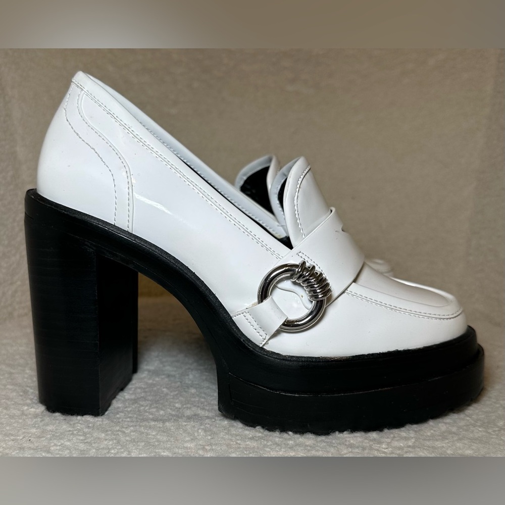 Gianni Bini Maxxwelle white loafers stacked heel chunky fall thick platform 5.5